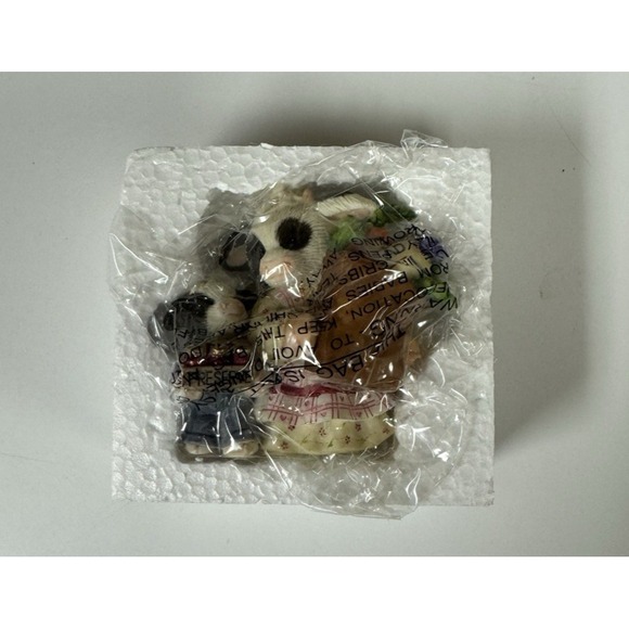 MARY's MOO MOOs Cow Figurine "You Always Lend a Helping Hoof" #929980 2001 - Picture 4 of 10